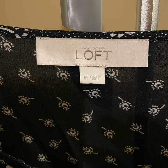 Loft blouse on a size medium - Picture 3 of 3